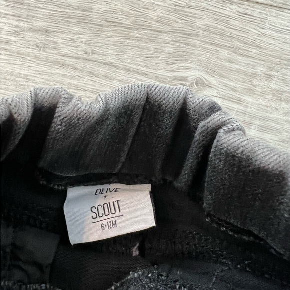 Olive + Scout Distressed Jeans - Picture 4 of 4